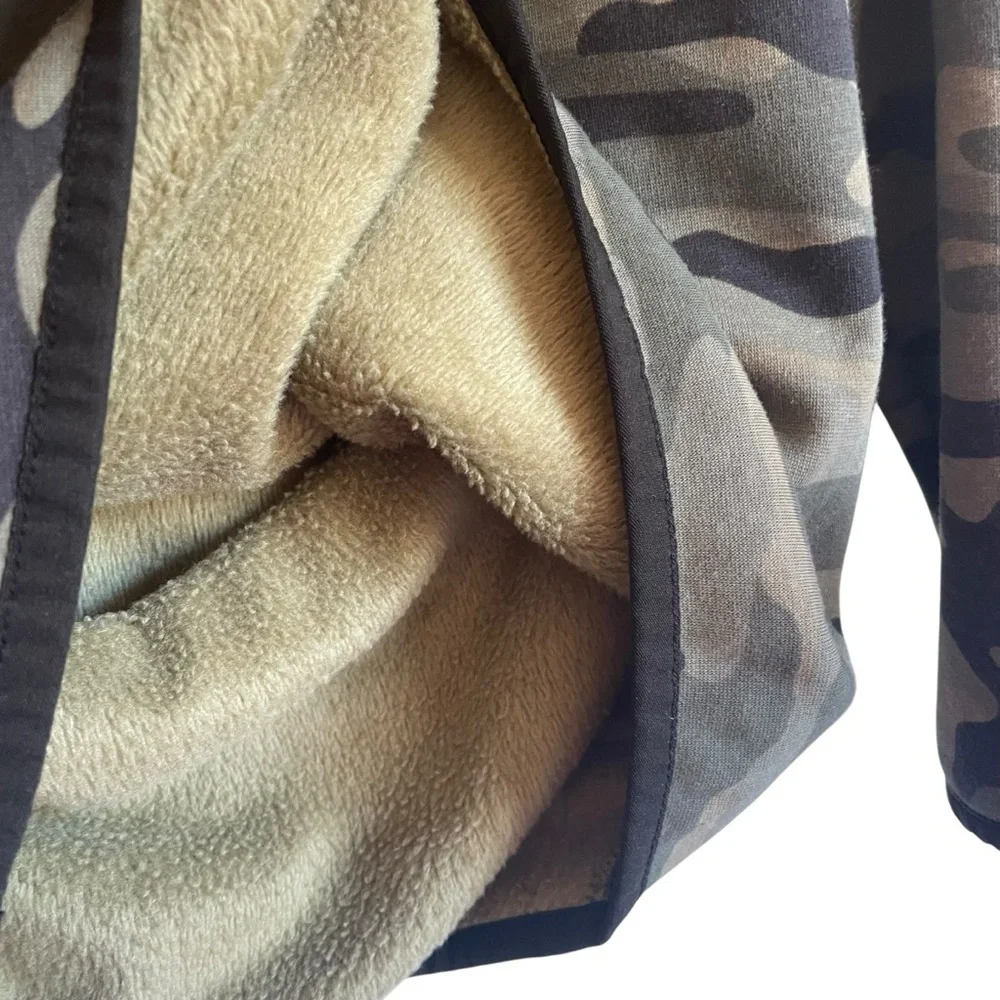 GAP Kids Camouflage Jacket - Green and Gray Size 8-9 or‎ Medium